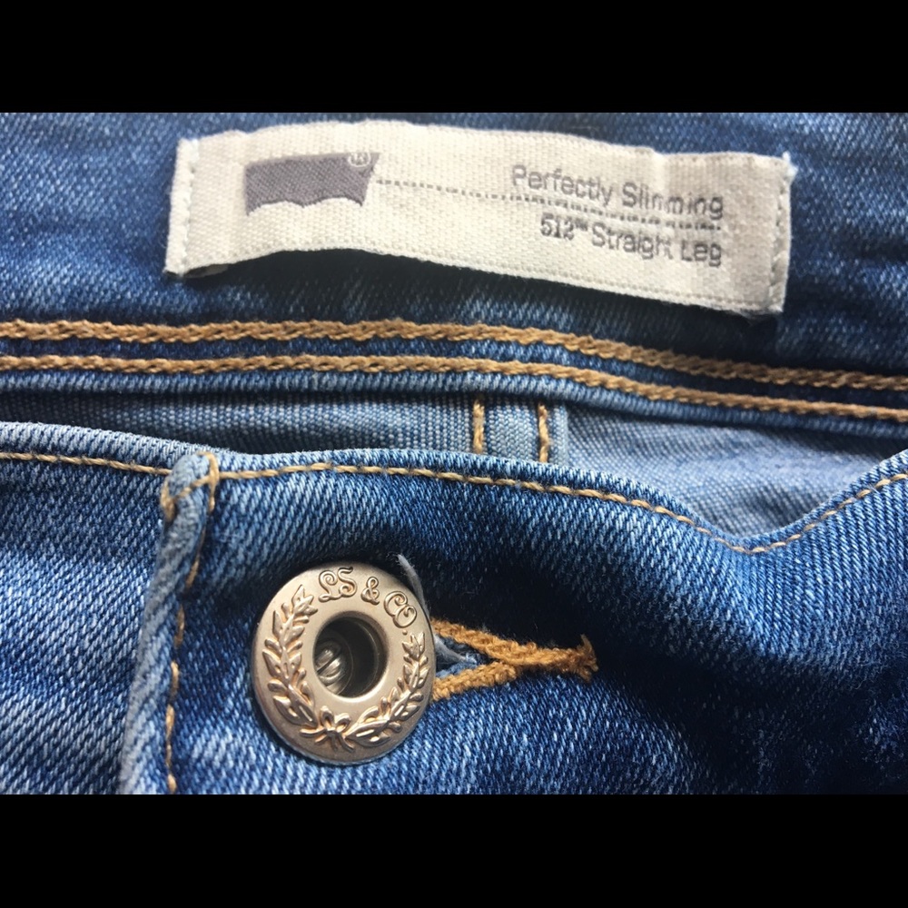 512 straight leg Levi jeans